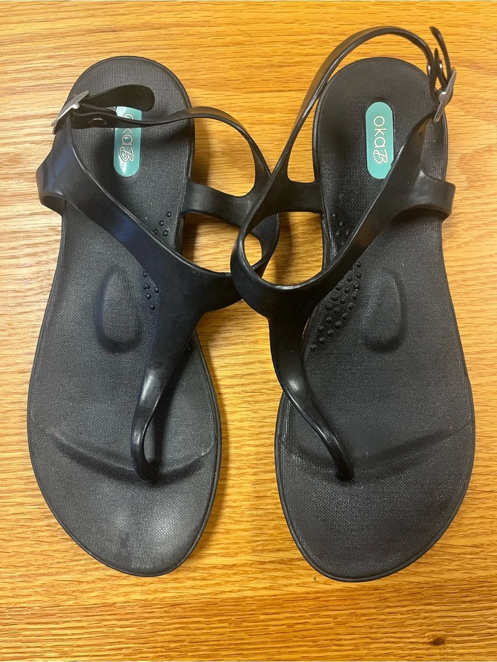 Oka-B Carson Womens size 8 T-Strap Thong Jelly Sandals Black casual minimalist - Picture 1 of 5